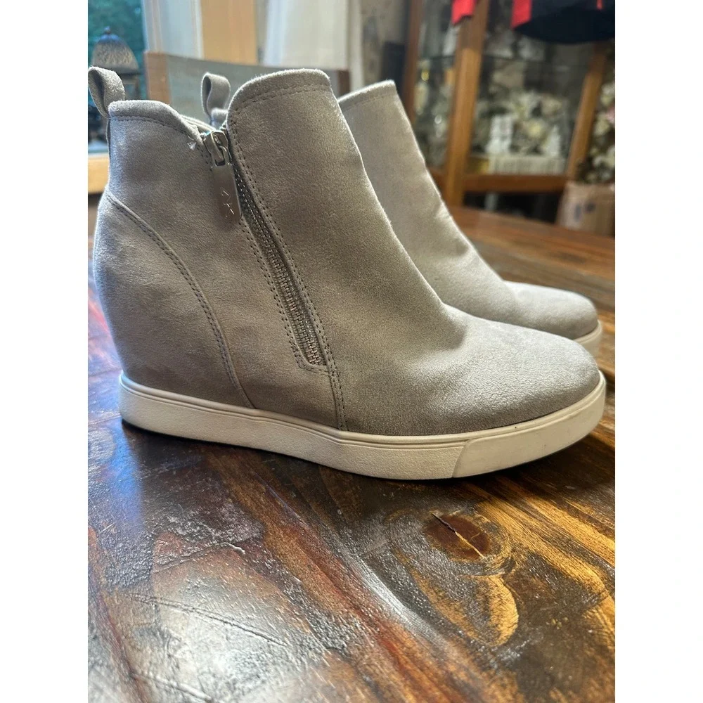 Anne‎ Klein AK Sport AKCARSEN Grey Faux Suede Hidden Wedge  Sneaker Booties 10